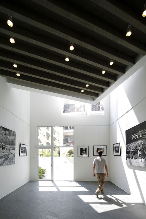 Gallery House / Lekker Design Small Art Gallery, Architecture Ceiling, Art Galleries Architecture, Gallery House, Art Galleries Design, Interior Design Gallery, Art Gallery Interior, Contemporary Building, Gallery Furniture