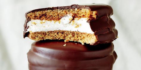 Homemade Moon Pies Moonpie Recipe, Moon Pie Recipe, Diy Moon, Moon Pie, Moon Pies, Marshmallow Treats, Sweets Desserts, Sweets Treats, Pie Recipe