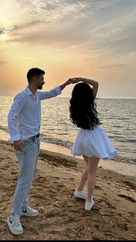 Couples Candid Photography, Couple Beach Pictures, Ideal Partner, Travel Pictures Poses, Beach Photography Poses, Couple Picture Poses, Foto Baby, Cute Couple Poses, Couple Photoshoot Poses