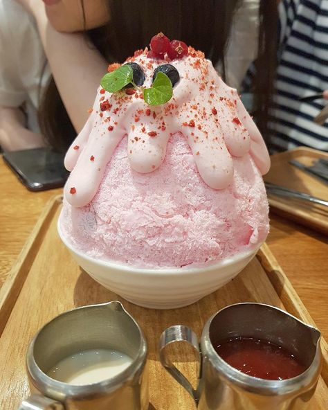 Kakigori Aesthetic, Kakigori Recipe, Lunchbox Desserts, Strawberry Vibes, Japanese Dessert Recipes, Japanese Desserts, Shave Ice, Japanese Dessert, Dessert Pictures