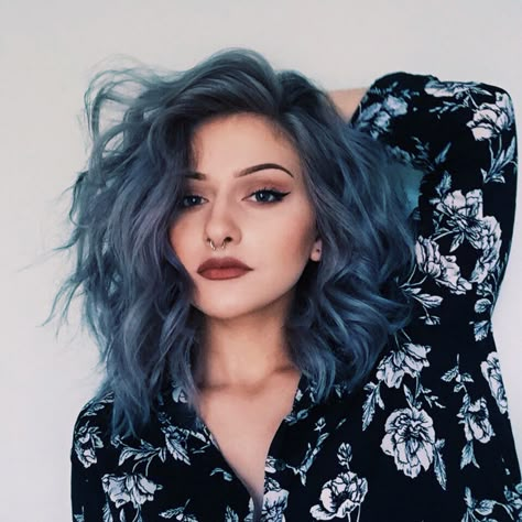 pinterest☁︎ @sickflowerr Short Blue Hair, Denim Hair, Awesome Hairstyles, Scene Girl, Hair Color Unique, Pastel Hair, Short Hairstyle, Dye My Hair, Long Bob