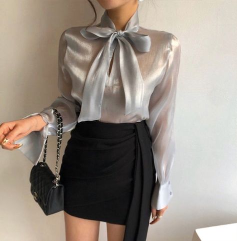 Romantic Tops, Sheer Clothing, Loose Fit Sweater, Minimalist Dresses, Loose Tops, Shirts For Women, Kimono Fashion, Sheer Blouse, Look Fashion