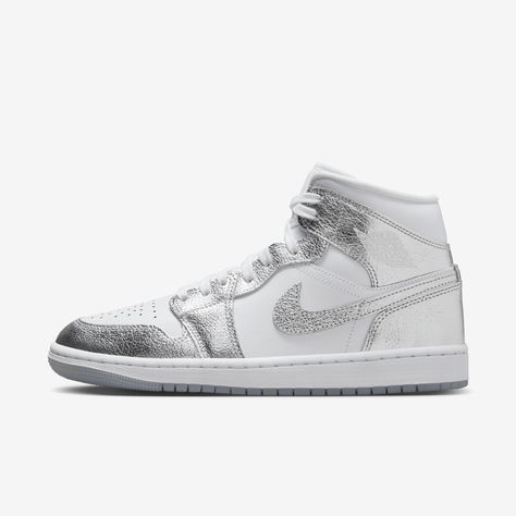 Jordan Air 1, Jordan Model, Air Jordan 1 Mid Se, Jordan Retro 1, Womens Air Jordans, Jordan Air, Air Jordan Retro, Cute Nike Shoes, Womens Jordans