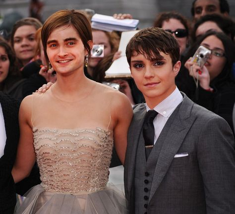 <b>The internet has been awash with <a href="http://www.buzzfeed.com/awesomer/most-important-face-swaps">face swaps</a> for years Emma Watson Movies, Photoshop Face, Funny Face Swap, Funny Faces Pictures, Funny Photoshop, Role Reversal, Celebrity Faces, Face Swaps, Face Pictures