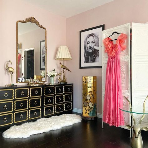 Eclectic Glam Decor, Apartment 2023, Bedroom Revamp, Apartment Goals, Beauty Room Decor, Top Furniture, Furniture Trends, Boucle Fabric, Vanity Unit