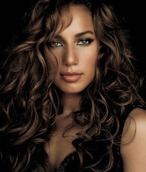 Leona Lewis, British singer and songwriter. She first came to prominence after winning the 3rd series of The X Factor in 2006. She is the 1st British artist to reach #1 in the US with a debut album. She has sold over 20M records worldwide. With her four-octave vocal range and powerful, emotional ballads, she has been compared to her idol Whitney Houston. Blonde Afro, Ash Brown Hair Color, Ash Brown Hair, Leona Lewis, Sarah Hyland, Most Beautiful Eyes, Kelly Rowland, Nicole Scherzinger, Salma Hayek