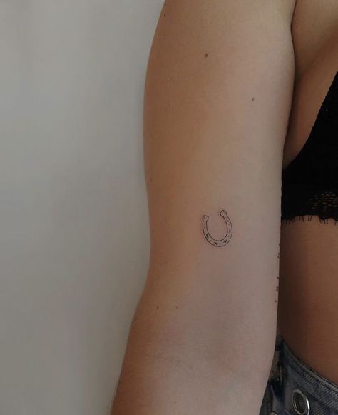 Small Horse Shoe Tattoo Simple, Simple Horse Shoe Tattoo, Fine Line Horse Shoe Tattoo, Fine Line Horseshoe Tattoo, Horshoe Tatoos, Tiny Horseshoe Tattoo, Horse Shoe Tattoo Design, Dainty Horseshoe Tattoo, Fine Line Horse Tattoo