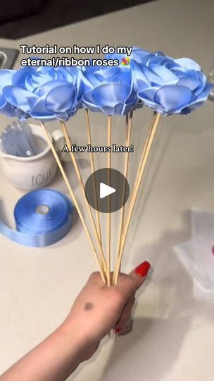 How To Make A Flower With Ribbon, Roses Made From Ribbon, Ribbon Craft Ideas, How To Make Ribbon Roses, Diy Ribbon Roses, Ribbon Roses Tutorial, Homemade Bows, Ribbon Flower Tutorial, Flower Bouquet Diy