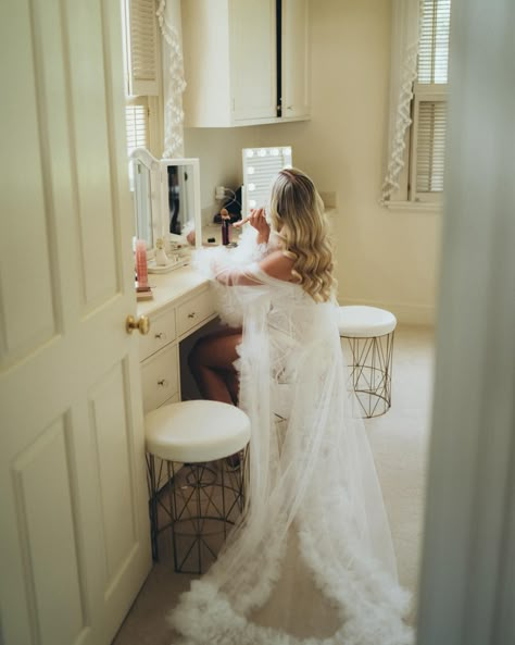 There’s something truly magical about a bride’s morning. The soft glow of dawn, the quiet anticipation, and the tender moments of preparation all come together to create a memory that lasts a lifetime. As she gazes into the mirror, the reflection isn’t just of a stunning bride, but of a woman ready to step into a new chapter, carrying with her all the hopes and dreams of this special day. Here’s to the morning of a lifetime, and to all the beautiful moments that make it unforgettable. 💍💖 Tender Moments, Bride Pictures, Getting Ready Wedding, Wedding Robe, Bride Getting Ready, Wedding Photos Poses, Hopes And Dreams, Bridal Suite, Photo Wedding