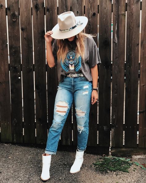 ripped jeans for cute fall style inspiration from @amp_styles | Buckle Luke Combs Concert Outfit, Modern Cowgirl Outfits, Cowgirl Outfit Ideas, Luke Combs Concert, Concert Outfit Fall, Nfr Outfits, Country Concert Outfits, Edgy Leather Jacket, Cowgirl Style Outfits