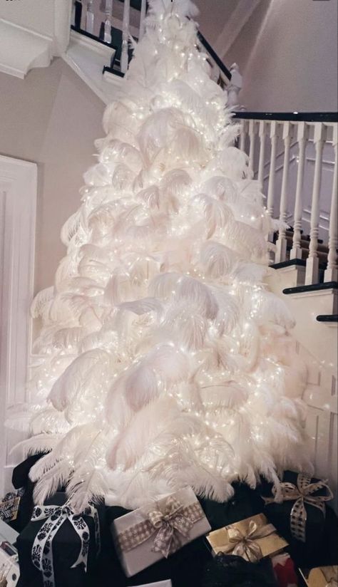 White Christmas Tree Decorations, Luxury Christmas Tree, Christmas Prep, Christmas Tree Decorating Themes, Glam Christmas, Elegant Christmas Trees, Creative Christmas Trees, A White Christmas, Christmas Tree Inspiration