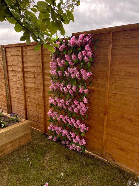 Pink flower trellis for garden use with built in solar lights Artificial Light For Plants, Ivy Trellis, Large Trellis, Climbing Ivy, Outdoor Trellis, Ivy Plants, Ivy Style, Artificial Leaf, Plant Lighting