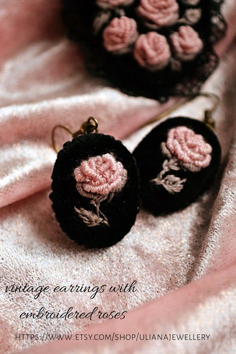 Embroidery Earrings, Stitch Jewelry, Embroidered Jewelry, Diy Pendant Necklace, Embroidered Roses, Antique Jewelry Indian, Fabric Earrings, Handmade Jewelry Earrings, Hand Embroidery Flowers