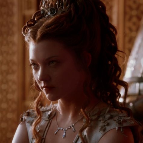 Tommen Baratheon, Margery Tyrell, Woman Reference, House Tyrell, Daenerys And Jon, Joffrey Baratheon, Medieval Hairstyles, Margaery Tyrell, Queen Consort