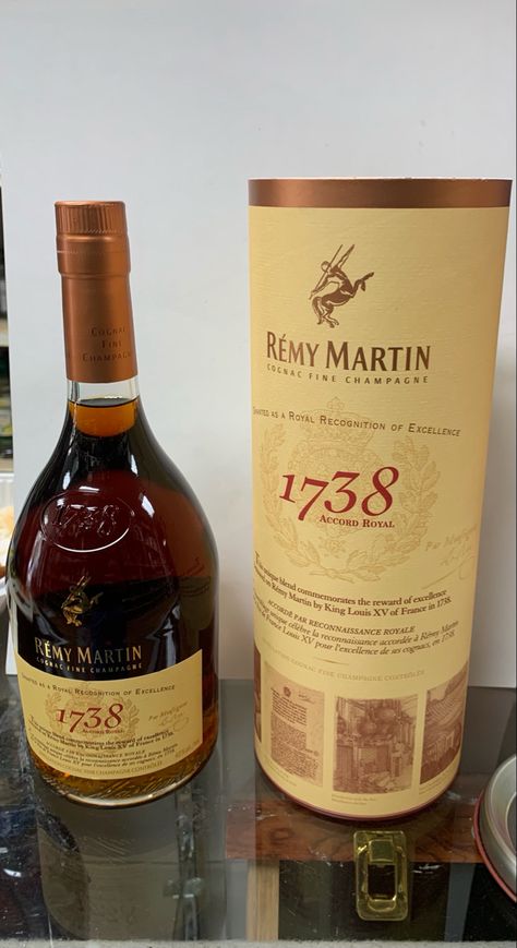 Born from the cask and named after a royal approval, Rémy Martin 1738 Accord Royal is a truly distinctive cognac; particularly smooth with a blend of uniquely oaky eaux-de-vie. Remy Martin 1738, Bourbon Party, Cafe India, Remy Martin, Alcohol Aesthetic, Backgrounds Phone, Food Vids, Mens Braids Hairstyles, Backgrounds Phone Wallpapers