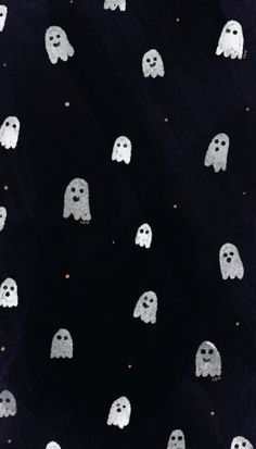 Ghost Doodle Wallpaper, Black And White Ghost Wallpaper, Fall Background Ghost, Fall Wallpaper Black And White, Black And White Halloween Widget, Spooky Phone Wallpaper Aesthetic, Spooky Phone Aesthetic, Ghost Background Aesthetic, Minimalist Wallpaper Halloween