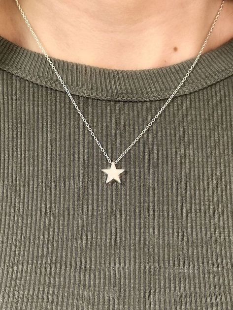 Pretty Jewelry Necklaces, Star Chain, Jewelry Accessories Ideas, Girly Accessories, Funky Jewelry, Jewelry Lookbook, Star Jewelry, Fancy Jewelry, Girly Jewelry