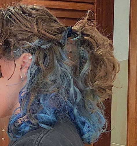 Underdye Hair, Best Haircuts For Women, Dyed Curly Hair, Best Haircuts, Dyed Hair Inspiration, Hair Inspiration Short, Colored Curly Hair, Hairdos For Curly Hair, Pretty Hair Color