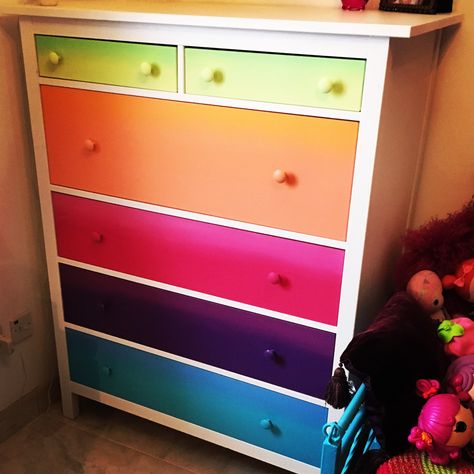 Colourful rainbow ombré Ikea hack chest of drawers 🌈💖 Rainbow Kids Furniture, Rainbow Dresser Diy, Painted Chest Of Drawers Ideas Colour, Pastel Rainbow Colored Dresser, Rainbow Drawers, Rainbow Dresser, Rainbow Distressed Furniture, Ombre Dresser Drawers, Rainbow Chest Of Drawers