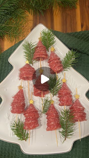 Christmas Tree Ham And Cheese, Christmas Meat Platter, Charcuterie Tree Christmas, Christmas Appetizer Table Display, Nutcracker Charcuterie Board, Christmas Charcuterie Board Ideas Simple, Charcuterie Christmas Tree, Christmas Hor D'oeuvres, Appetizer Table Display