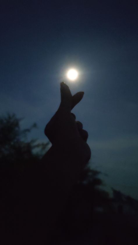 Night view #fullmoon #wallpaper #dpz Hands Asthetic Dpz, Girly Photography Aesthetic Night, Moon Dpz, Asethic Pictures For Instagram Dp, Nature Dpz, Night View Wallpaper, Night View Aesthetic, Moonlight Tattoo, Hand Dp