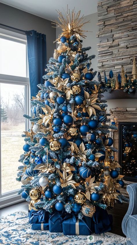 40 Inspiring Blue Christmas Decorations - The Garden Style Blue Christmas Decorations, Nutcracker Christmas Decorations, Blue Christmas Decor, Christmas Tree Decorating Themes, French Christmas, Blue Christmas Tree, Christmas Tree Decorations Diy, Winter Wonderland Christmas, Flocked Christmas Trees