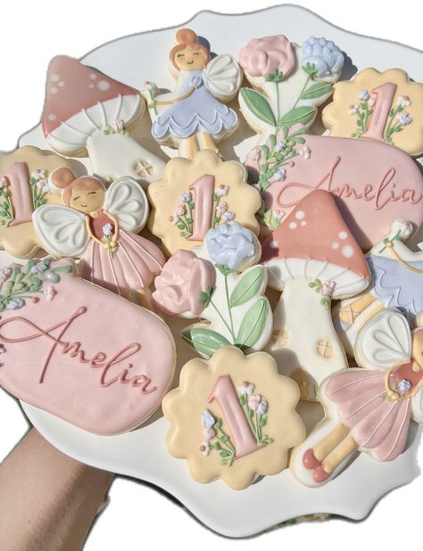 Fairy First Birthday Cupcakes, Fairy Themed Food, First Birthday Cake Girl, Bday Treats, Woodland Cookies, Birthday Cake Girl, Fairy Theme Birthday Party, Birthday Party Cookies, Fairy Birthday Cake