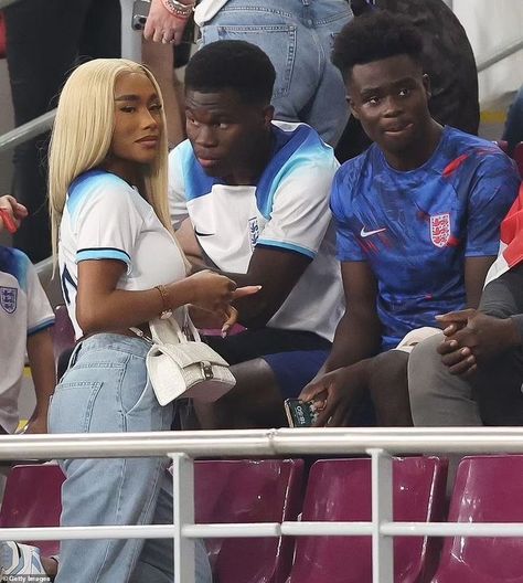 Football Player Girlfriend, Wags Soccer, Soccer Girlfriend, Players Wives, Football Girlfriend, Footballers Wives, Bukayo Saka, Madrid Football, Football Wags