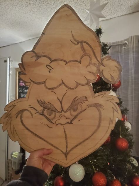 Wood Cut Outs For Christmas, Grinch Door Hanger Wood, Grinch Wood Cutout, Diy Christmas Lawn Decorations, Grinch Door Hanger, Grinch Yard Decorations, Grinch Door, Christmas Lawn Decorations, Diy Hobbies