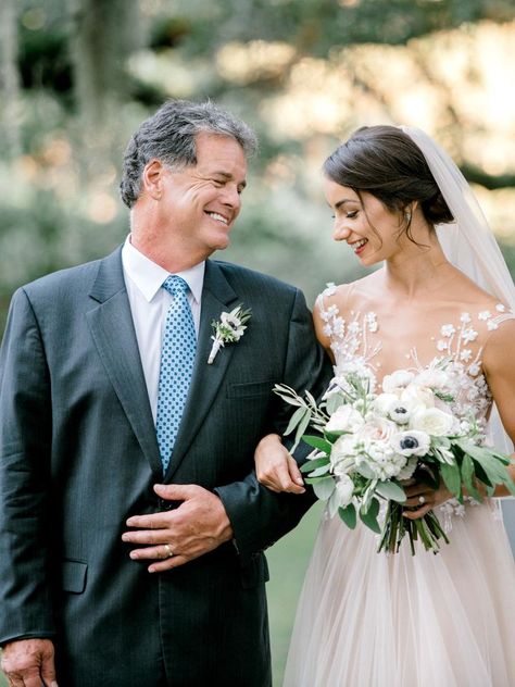 53 Emotional Father-of-the-Bride Wedding Photos That'll Have You Reaching for the Tissues Bride Parents Photos, Must Have Family Wedding Photos, Bride With Father Photos, Wedding Picture With Parents, Formal Wedding Family Portraits, Family Poses Wedding, Wedding Photos Of Family, Father Of Bride Photos, Father Of The Bride Photo Ideas