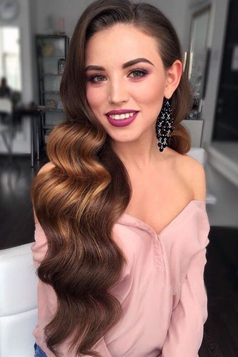 Timeless Bridal Hairstyles ❤ See more: http://www.weddingforward.com/timeless-bridal-hairstyles/ #weddingforward #bride #bridal #wedding Vintage Prom Hair, Holly Wood, Brunette Ombre, Vintage Curls, Prom Hairstyles For Long Hair, Super Hair, Looks Party, Fancy Hairstyles, Long Wavy Hair