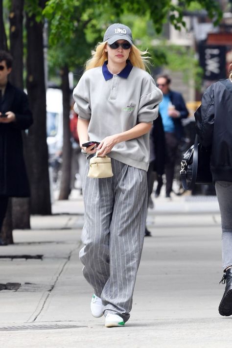 Gigi Hadid Street Style Casual, Preppy Trends, Gigi Hadid Street Style, Gigi Hadid Looks, Style List, Gigi Hadid Outfits, Gigi Hadid Style, New York Street Style, Hadid Style