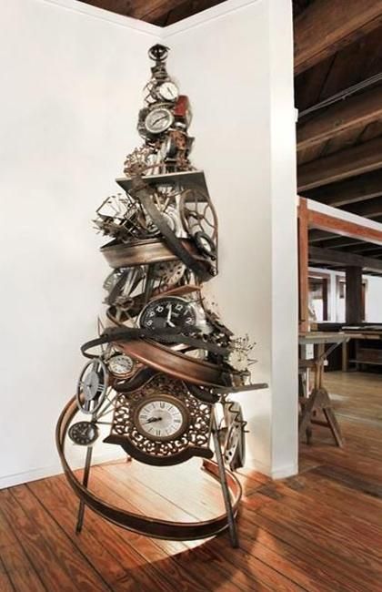 Recycling and Unique Christmas Decorating Ideas in Steampunk Style Steampunk Christmas Decorations, Steampunk Christmas Tree, Steampunk Party, Steampunk Christmas, Happiness Inspiration, Steampunk House, Steampunk Crafts, Alternative Christmas, Steampunk Decor