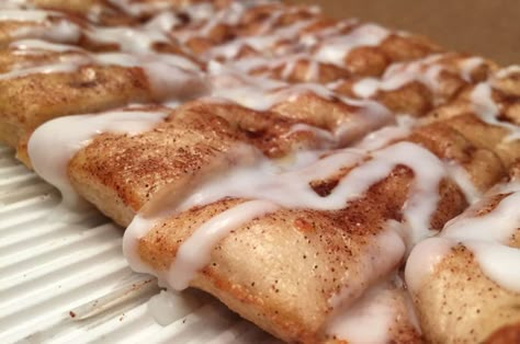 Pizza Inn Cinnamon Stromboli Recipe, Cinnamon Stromboli Recipe, Desert Pizza Cinnamon, Cinnamon Stromboli Pizza Inn, Pizza Dough Cinnamon Sticks, Cinnamon Pizza Sticks, Pizza Cinnamon Sticks, Sweet And Crunchy Cinnamon Pizza, Pillsbury Pizza Dough Recipes Desserts