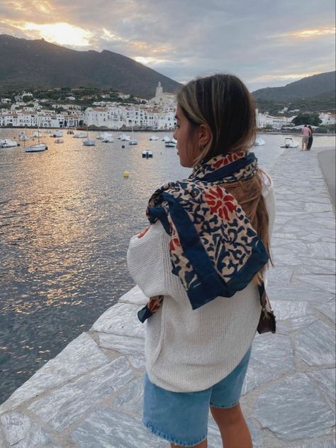 Mediterranean Aesthetic, Jumper Shorts, Spanish Fashion, Scarf Outfit, Ootd Inspo, Glad Rags, Cute Preppy Outfits, Winter Aesthetic, Autumn Outfit