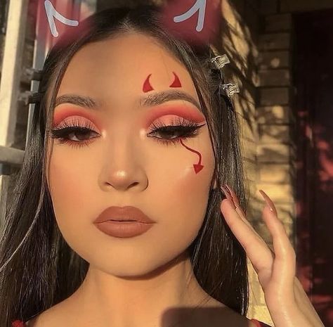 Devil Cute Makeup, Makeup Diabla, She Devil Makeup, Devil Makeup Look, Devil Makeup Halloween, Maquillage Halloween Simple, Make Up Halloween, Demon Makeup, Devil Makeup