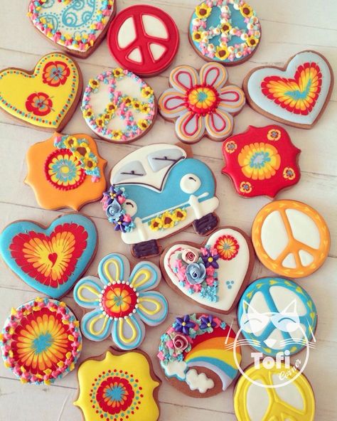 Hippie Cookies, Beatles Baby Shower, Hippie Baby Shower, Hippie Cake, Beatles Baby, Hippie Birthday Party, 70s Party Theme, Hippie Birthday, Hippie Party