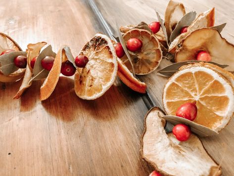 How to make a dried fruit garland - Our Tiny Nest How To Make A Dried Fruit Garland, Dried Fruit Thanksgiving Decor, Dried Fruit Garland, Citrus Ornaments, Fruit Garland, Apple Garland, Spirit Sticks, Cottagecore Christmas, Fruit Wreath