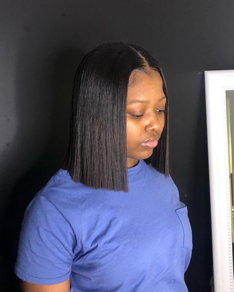 Mary Jane✨ on Instagram: “Middle part traditional sewin w/ blunt cut ✨📐💙 #HBMJ #mjontheslay #swipeleft #sewin #traditionalsewin #booknow #getthislook #edgesonfleek…” Traditional Sewin, Sewin Hairstyles, Sew In Bob Hairstyles, Curly Hair Sew In, Middle Part Bob, Middle Part Sew In, Easy Hair Up, Short Weave Hairstyles, Middle Part Hairstyles