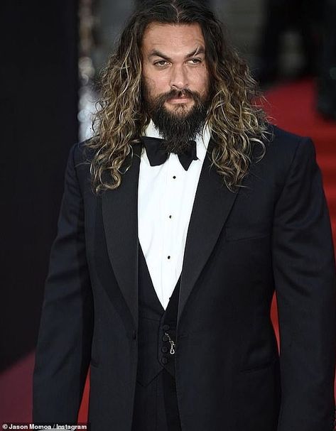 Suave: Jason looked dapper in a suit worn to the Oscars which he later offered to Kate in a moment of chivalry Jason Momoa Shirtless, Jason Momoa Aquaman, City Traffic, Jason Momoa, Hollywood Star, Kate Beckinsale, So Thankful, Vintage Motorcycle, New York Street