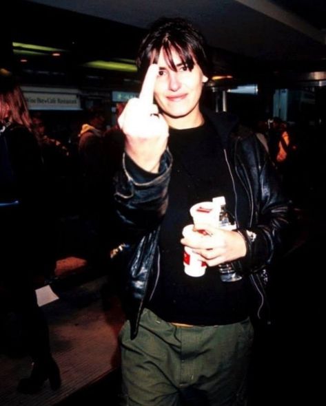 Justine Frischmann, Children Of The Revolution, 90s Girl, 90s Music, How To Apologize, Only Girl, Music Star, Retro Aesthetic, Keanu Reeves