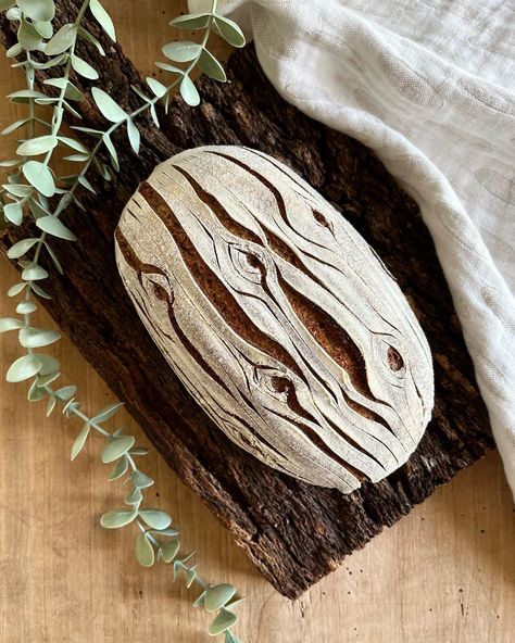 Thanksgiving Bread Design, Christmas Bread Designs, Pretty Bread Scoring, Sourdough Loaf Design, Sourdough Bread Cut Designs, Pretty Sourdough Scoring, Christmas Bread Scoring, Boule Scoring, Sourdough Bread Designs