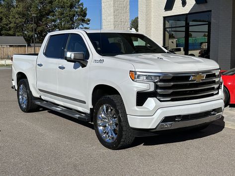 2023 Chevrolet Silverado 1500 High Country Cheyenne 2022, Silverado High Country, 4 Door Trucks, Driving Road, Country Trucks, Chevrolet Silverado 2500hd, Board Pictures, Gm Trucks, Chevrolet Trucks