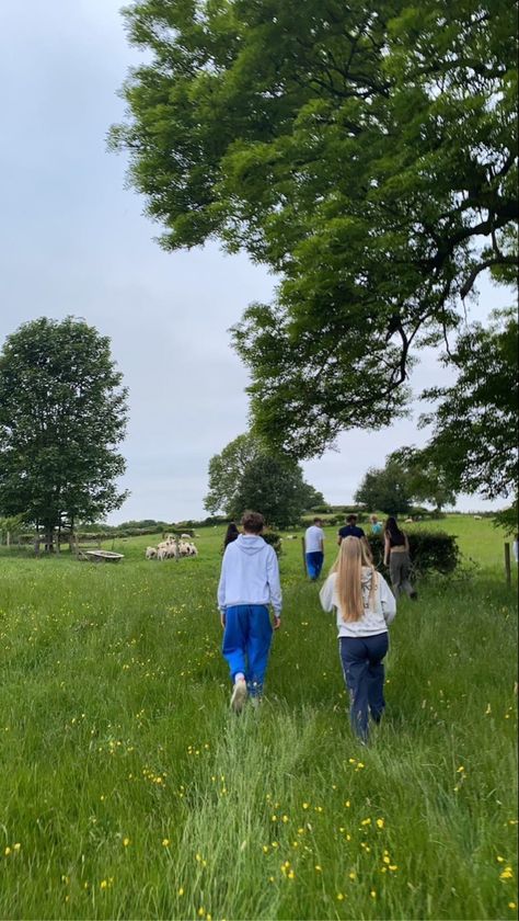 Field | farm | walking | summer | friend group | aesthetic | camping | ourfits | sheep Farm Party Aesthetic, Farm Friends Aesthetic, Group Camping Aesthetic, Summer Camping Aesthetic, Walks Aesthetic, Friend Group Aesthetic, Summer Camp Aesthetic, Aesthetic Camping, Group Aesthetic