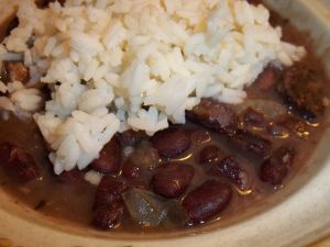 Red Beans And Rice Recipe Easy, Emeril Recipes, Emeril Lagasse Recipes, Red Beans N Rice Recipe, Mary Berry Recipe, Red Beans And Rice, Emeril Lagasse, Cajun Cooking, Eat Beef