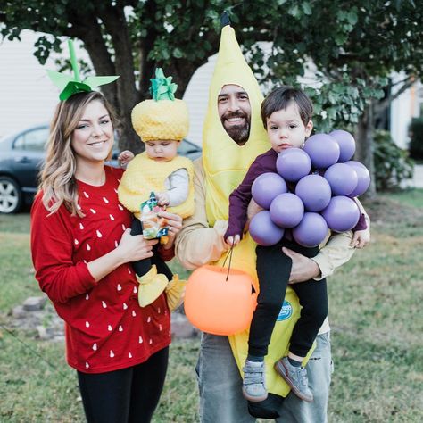 Family Of 4 Costume Ideas, 4 Costume Ideas, Family Costumes Diy, Sibling Halloween Costumes, Fruit Costumes, Halloween Costumes For Family, Halloween Crafts Preschool, Halloween Fruit, Halloween Express