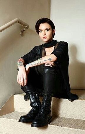 Ruby Rose Style, Ruby Rose Hair, Edgy Classic, White Tattoos, Rosé Model, Black White Tattoos, Chica Cool, Edgy Haircuts, Beautiful Human