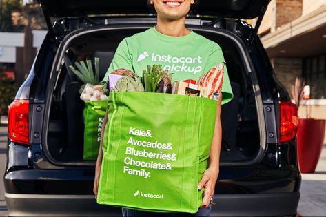 Why Becoming an Instacart Shopper Can be the Perfect Side Hustle Instacart Shopper, Blueberry Chocolate, Grocery Delivery Service, Free Groceries, Food Lion, Foods Delivered, Grocery Online, Job Application, Grocery Shop