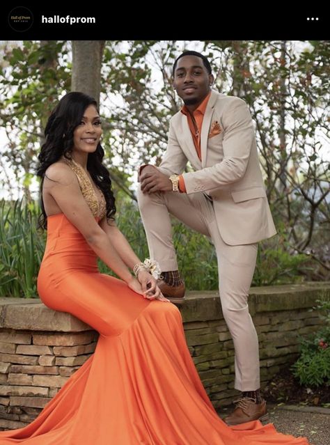 Prom Tuxedo Ideas, Burnt Orange Prom Dress, Guys Prom Outfit, Prom Tux, Prom Pictures Couples, Prom For Guys, Orange Prom Dresses, Prom Tuxedo, Prom Couples