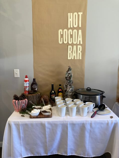 Hot Cocoa Bar Gender Reveal, Baby Shower Hot Cocoa Bar Ideas, Cookies And Cocoa Baby Shower Ideas, Hot Cocoa Bar Baby Shower Ideas, Christmas Baby Shower Food, Winter Baby Shower Food, Christmas Backyard, Fall Hot Chocolate, January Baby Shower